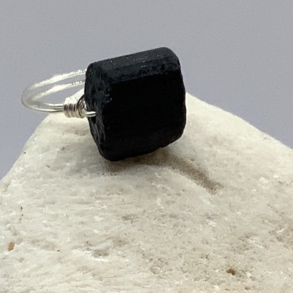 ❤️NEW Ring Raw Black Tourmaline Silver Tone Boho Wire Wrapped Size 7